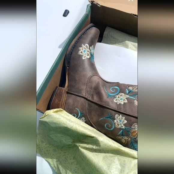 Scarlett Shoes - Boutique brown cowboy boots